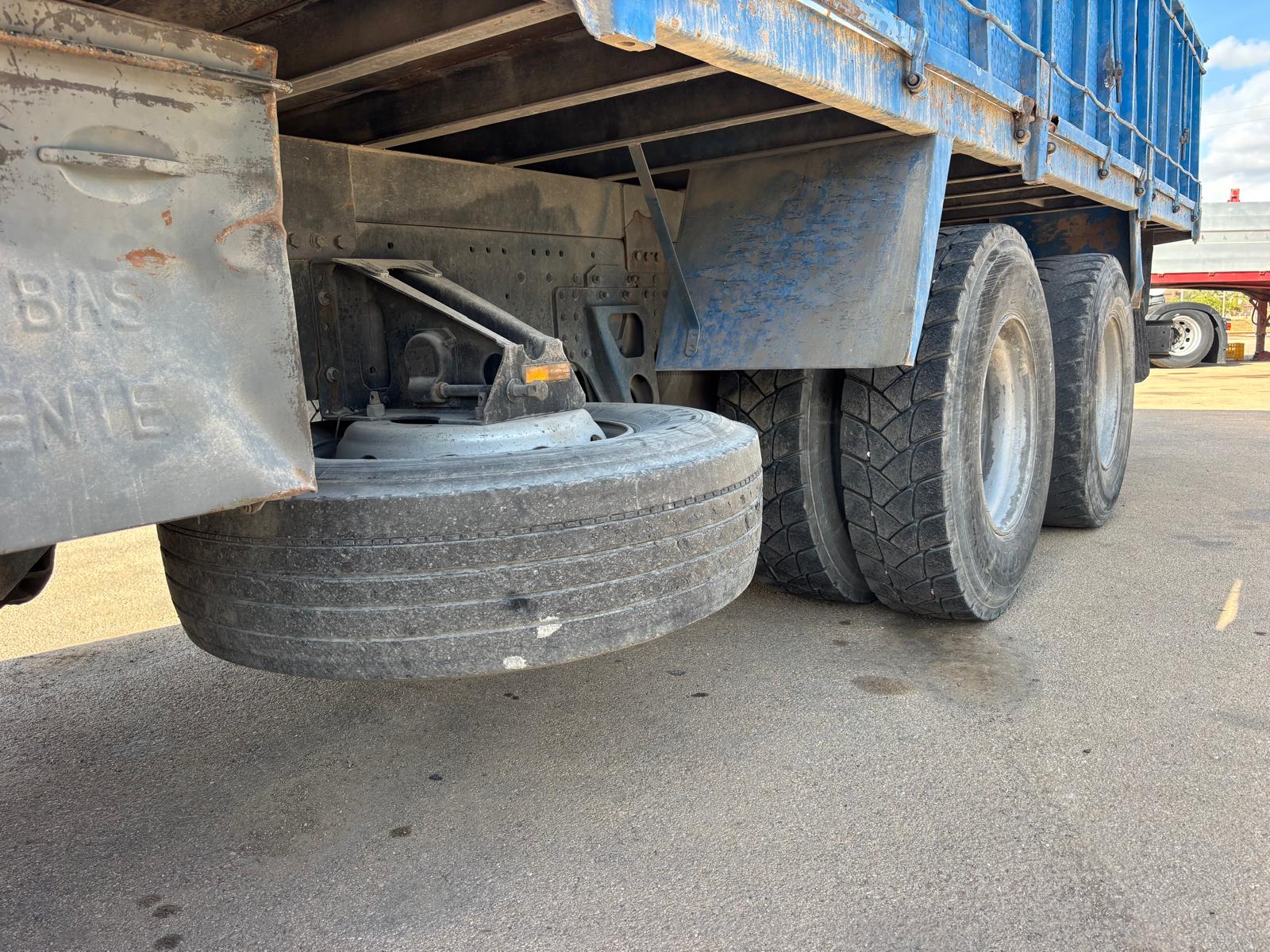 
								Camión caja abierta MAN F2000 19.403 6×2 Diesel Euro 2 grúa usado full									