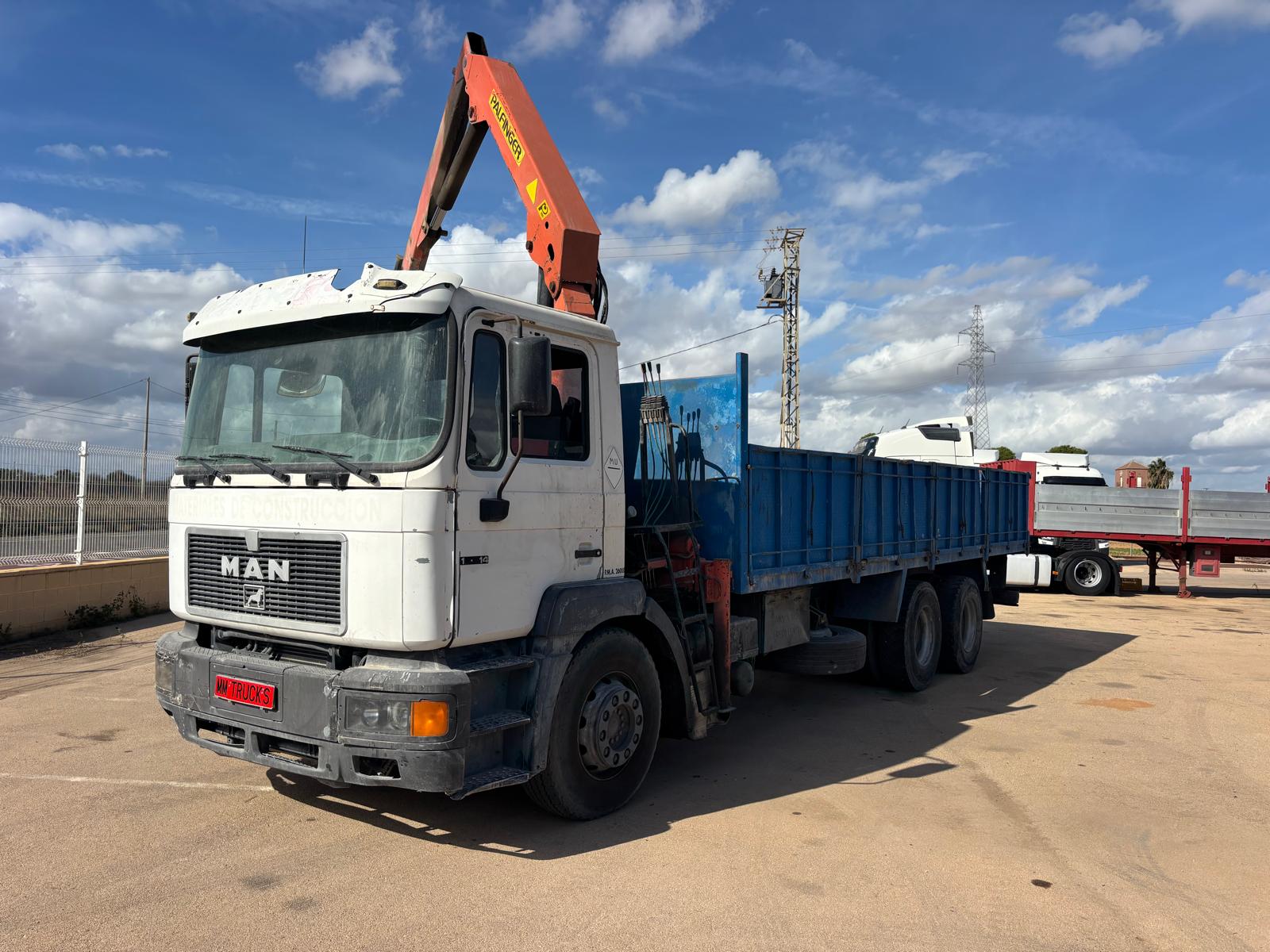 
								Camión caja abierta MAN F2000 19.403 6×2 Diesel Euro 2 grúa usado full									