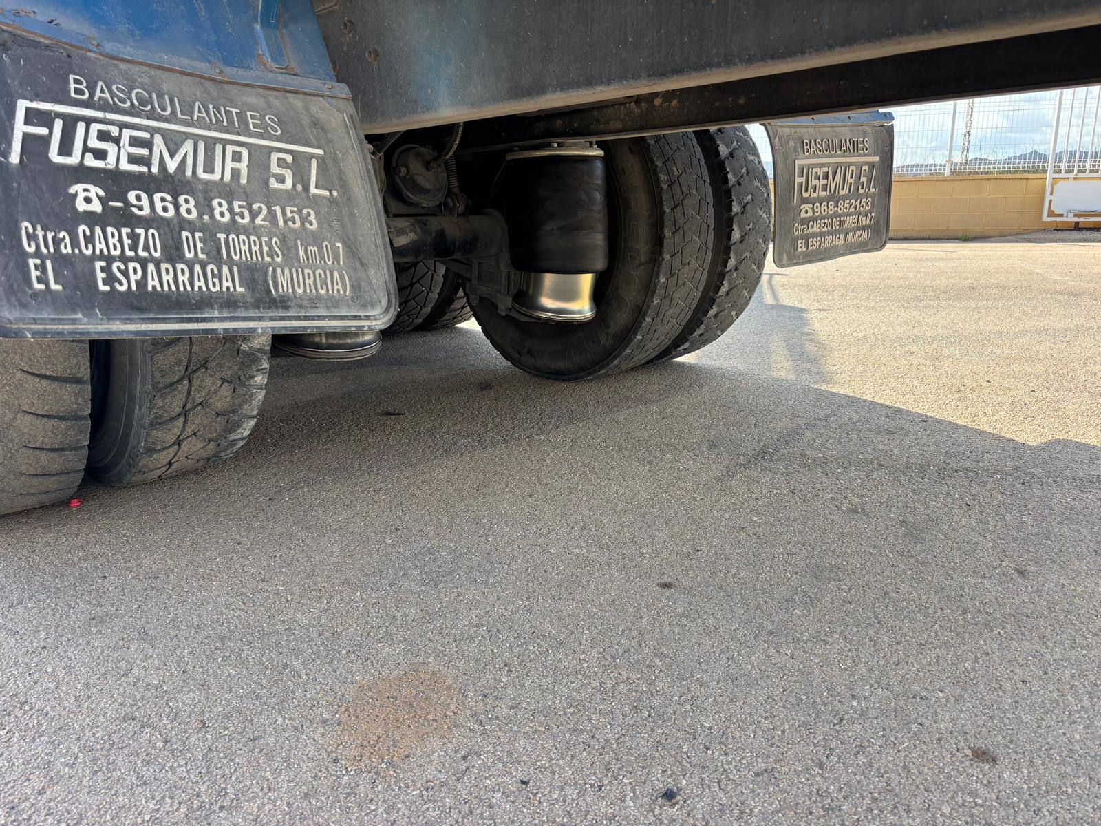 
								Camión caja abierta MAN F2000 19.403 6×2 Diesel Euro 2 grúa usado full									