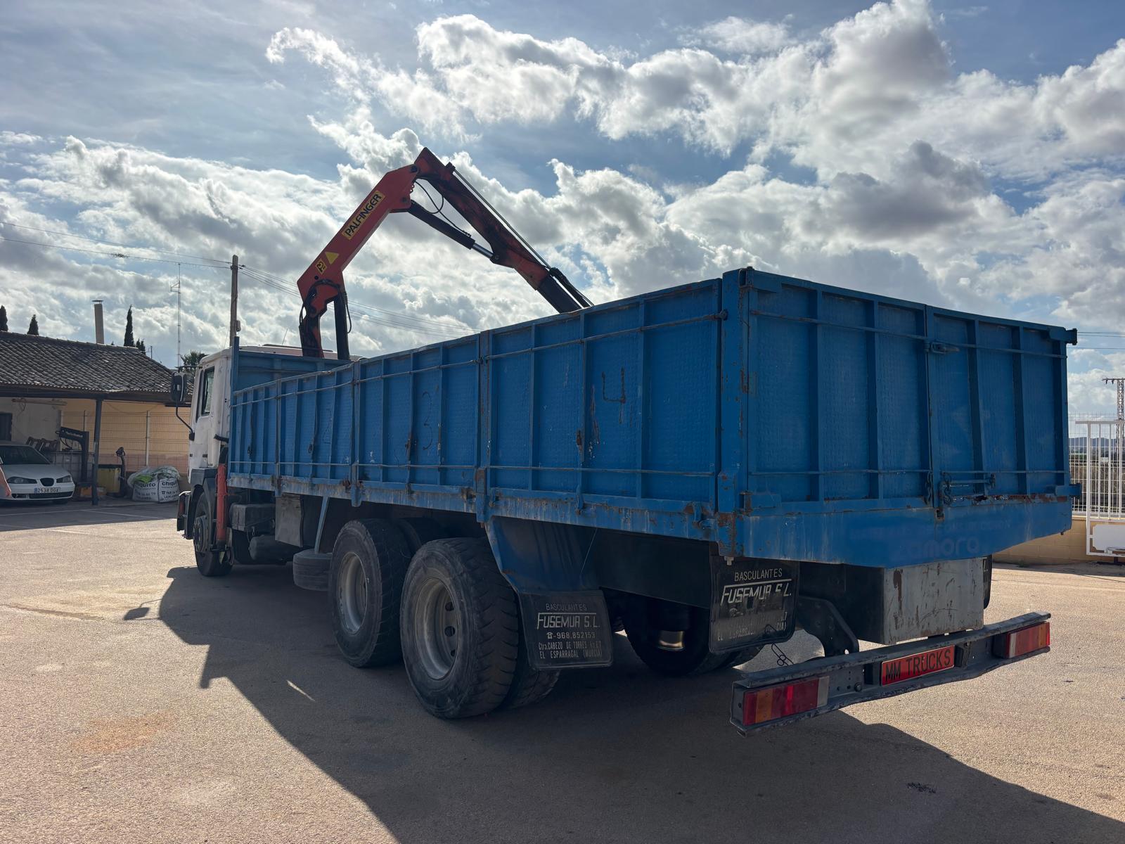 
								Camión caja abierta MAN F2000 19.403 6×2 Diesel Euro 2 grúa usado full									