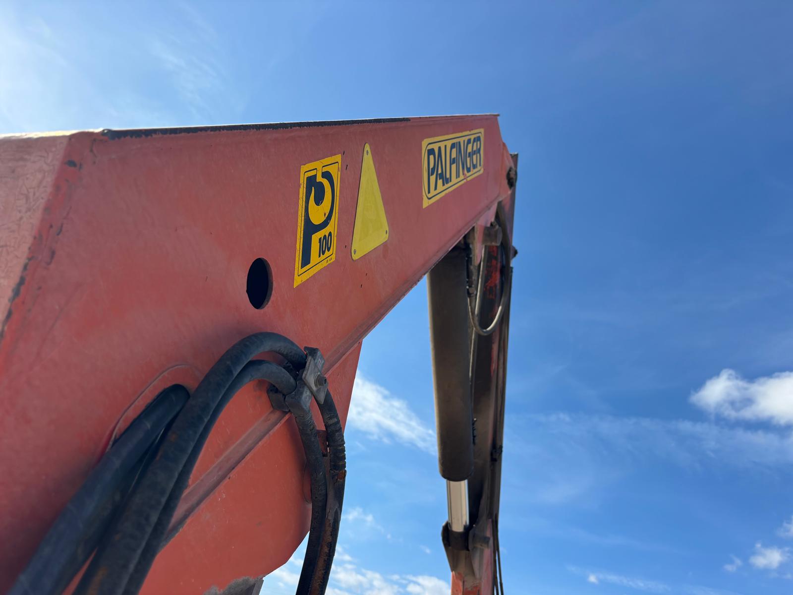 
								Camión caja abierta MAN F2000 19.403 6×2 Diesel Euro 2 grúa usado full									