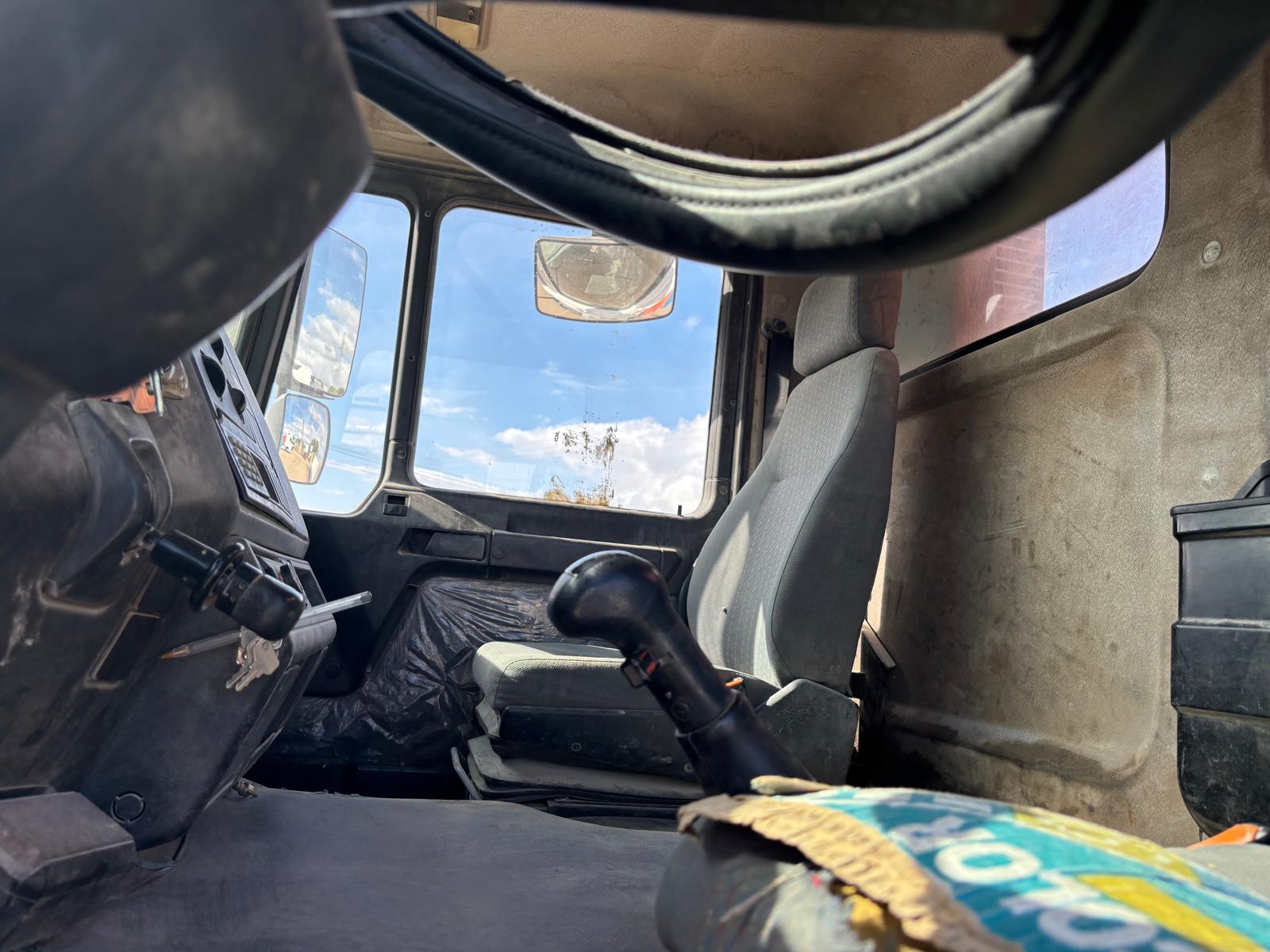 
								Camión caja abierta MAN F2000 19.403 6×2 Diesel Euro 2 grúa usado full									